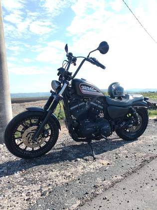 HARLEY-DAVIDSON SPORTSTER XL 883 R 